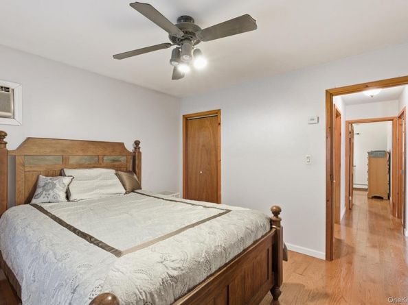 16 Burton Place, Lindenhurst NY 11757