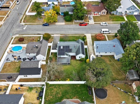 16 Burton Place, Lindenhurst NY 11757
