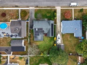 16 Burton Place, Lindenhurst NY 11757