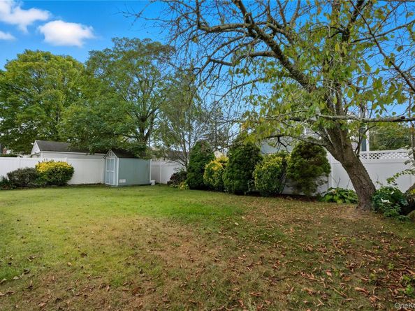 16 Burton Place, Lindenhurst NY 11757