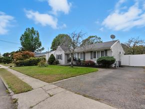 16 Burton Place, Lindenhurst NY 11757