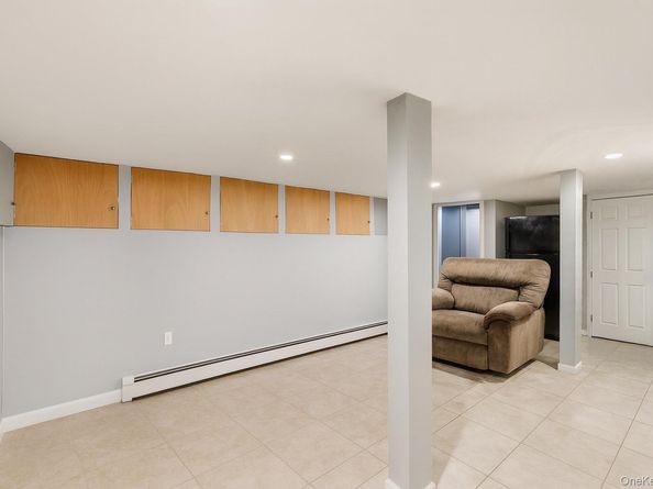 16 Burton Place, Lindenhurst NY 11757