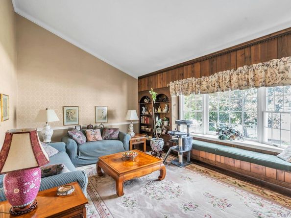 31 Sioux Drive, Commack NY 11725