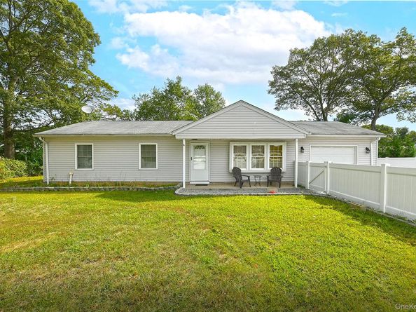 541 Blue Point Road, Farmingville NY 11738
