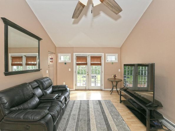 541 Blue Point Road, Farmingville NY 11738