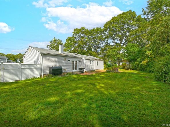 541 Blue Point Road, Farmingville NY 11738