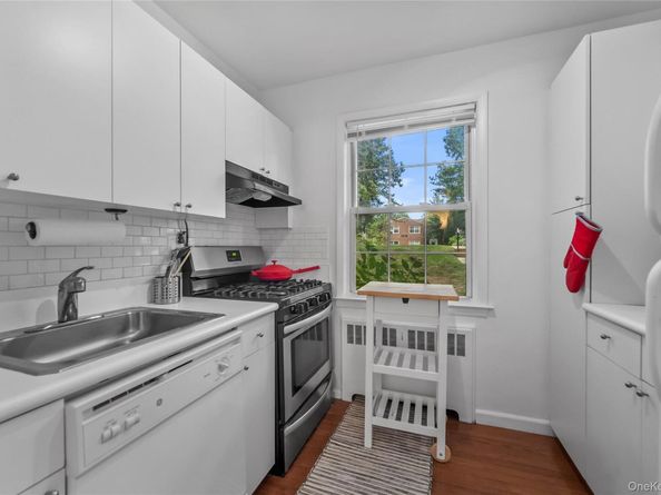 182 Pinewood Road 23, Hartsdale NY 10530