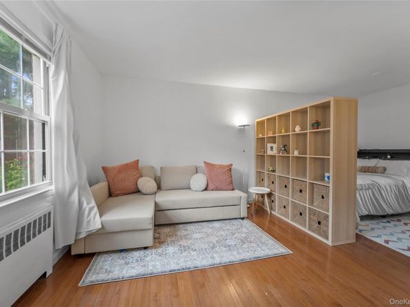 182 Pinewood Road 23, Hartsdale NY 10530