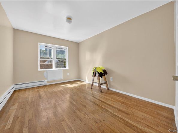 850 E 214th Street, Bronx NY 10467