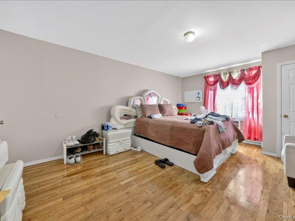 850 E 214th Street, Bronx NY 10467