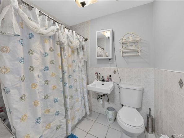 850 E 214th Street, Bronx NY 10467