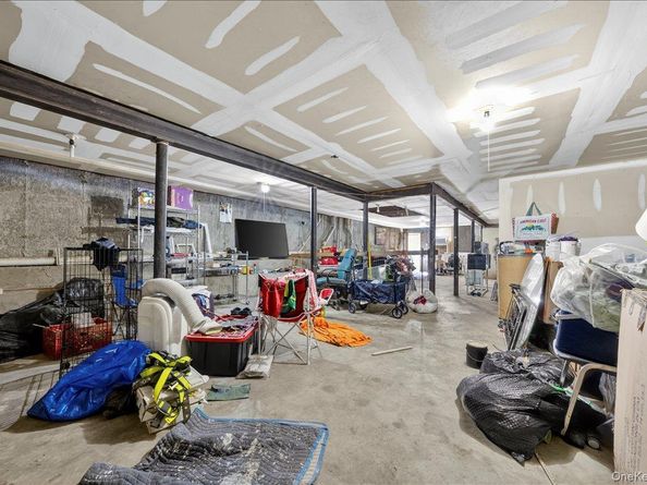 850 E 214th Street, Bronx NY 10467