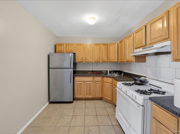 850 E 214th Street, Bronx NY 10467