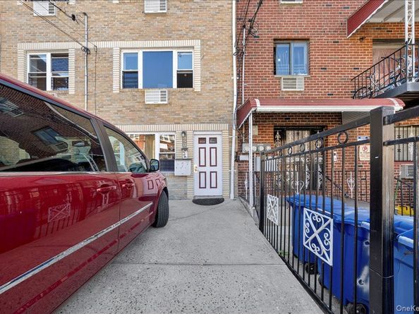 850 E 214th Street, Bronx NY 10467