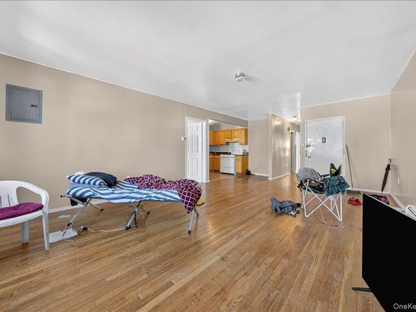 850 E 214th Street, Bronx NY 10467