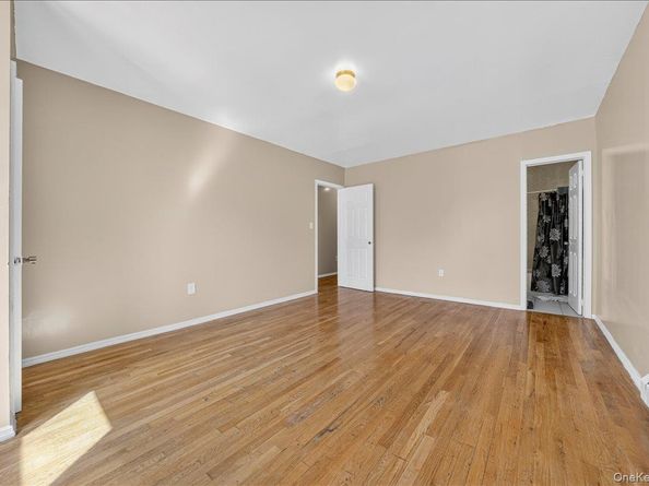 850 E 214th Street, Bronx NY 10467