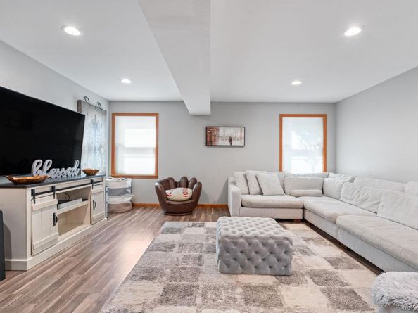 10 Basswood Place, Melville NY 11747