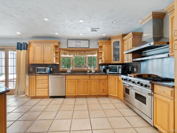10 Basswood Place, Melville NY 11747