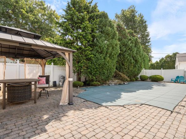 10 Basswood Place, Melville NY 11747