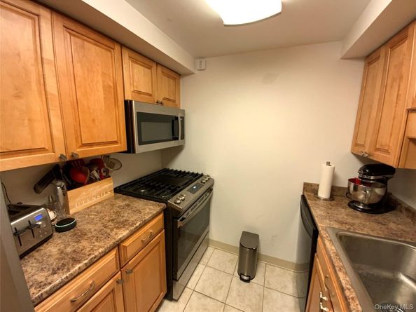 26910 Grand Central Parkway 10J, Floral Park NY 11005