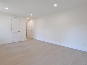15 Spurwoods Lane, Farmingville NY 11738