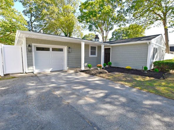 15 Spurwoods Lane, Farmingville NY 11738