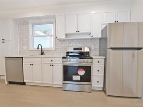 15 Spurwoods Lane, Farmingville NY 11738