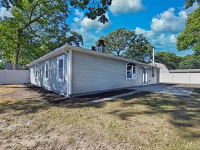 15 Spurwoods Lane, Farmingville NY 11738
