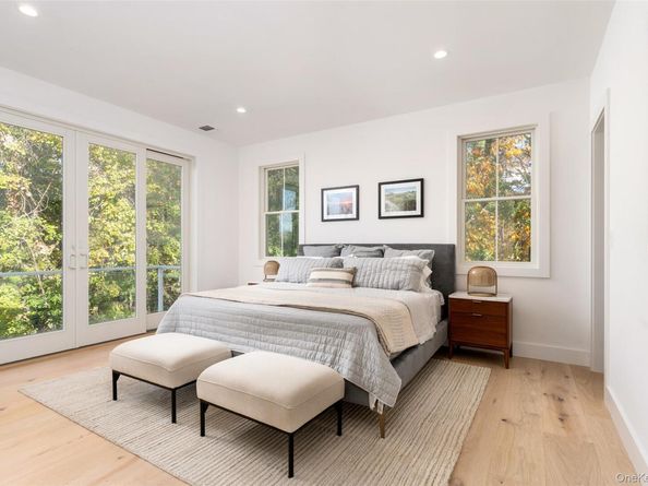 37 Peconic Bay, Southampton NY 11968