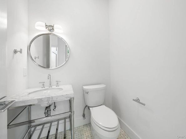 37 Peconic Bay, Southampton NY 11968