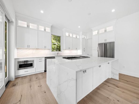 37 Peconic Bay, Southampton NY 11968