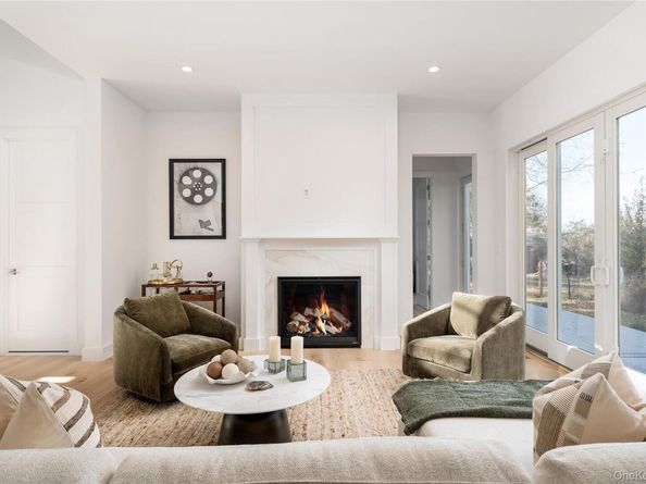 37 Peconic Bay, Southampton NY 11968