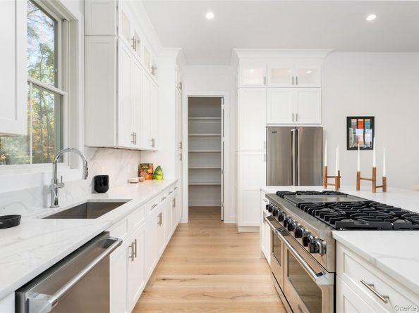 37 Peconic Bay, Southampton NY 11968