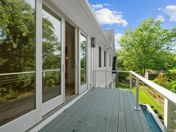 37 Peconic Bay, Southampton NY 11968