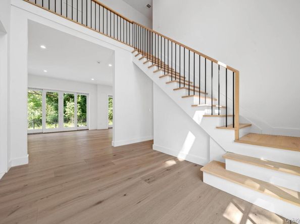 37 Peconic Bay, Southampton NY 11968