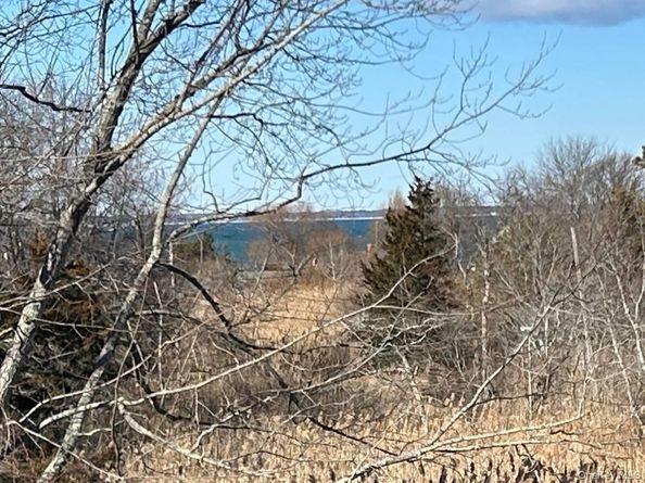 37 Peconic Bay, Southampton NY 11968