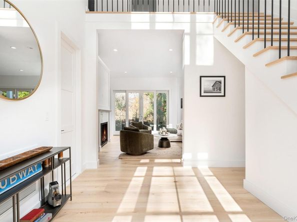 37 Peconic Bay, Southampton NY 11968