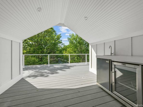 37 Peconic Bay, Southampton NY 11968