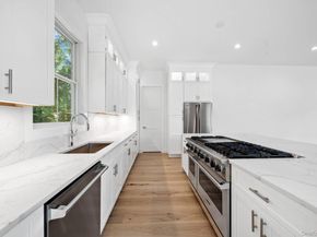 37 Peconic Bay, Southampton NY 11968