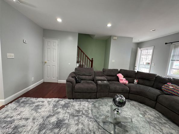 1019 E 230th Street, Bronx NY 10466