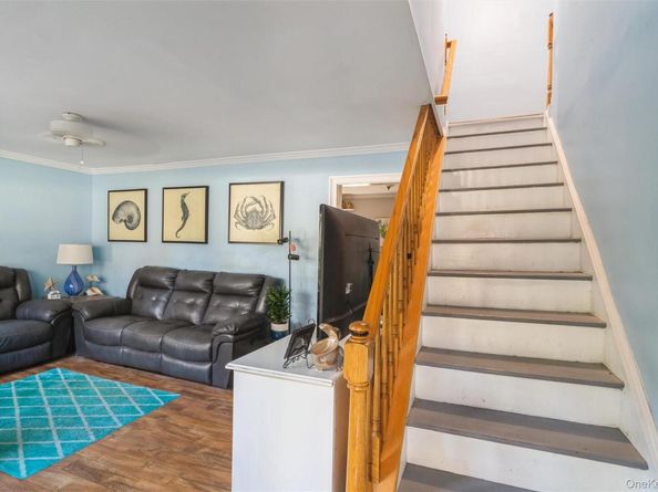 86 Ackerly Lane, Ronkonkoma NY 11779