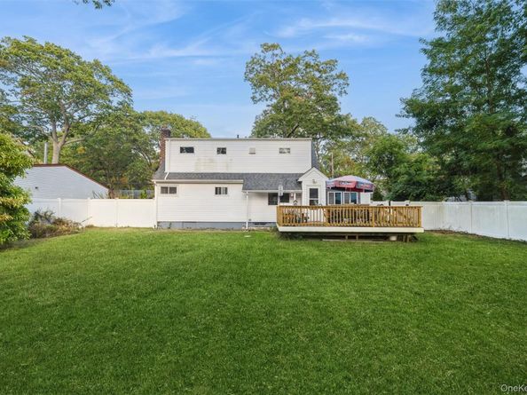 86 Ackerly Lane, Ronkonkoma NY 11779