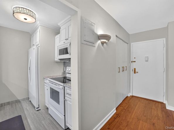 25 Rockledge Avenue 901W, White Plains NY 10601