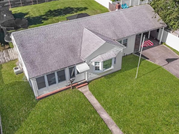 15 Brook Street, Sayville NY 11782