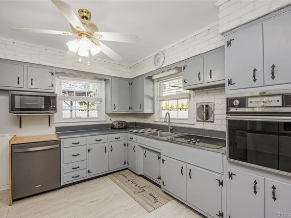 15 Brook Street, Sayville NY 11782