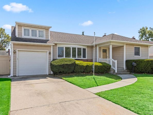 530 N Oak Street, Massapequa NY 11758