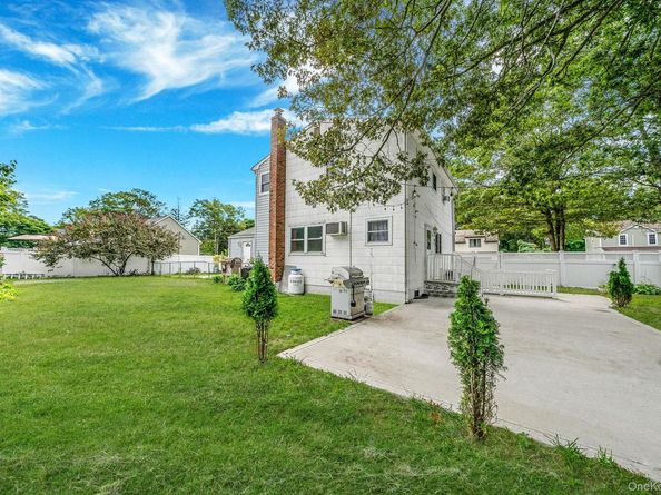 43 Hampton Avenue, Mastic NY 11950