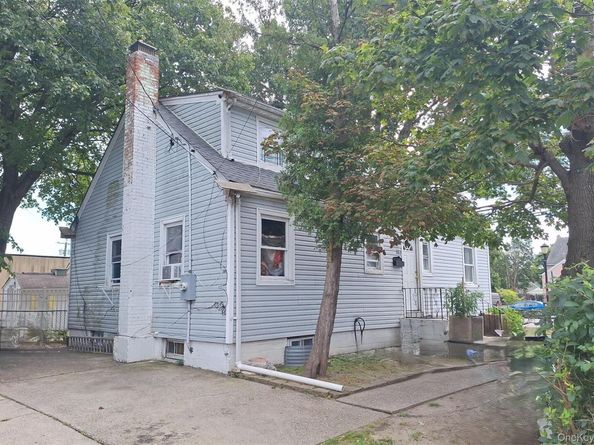 863 Prospect Avenue, Westbury NY 11590