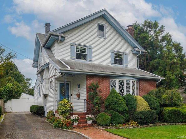 82 Robertson Road, Lynbrook NY 11563