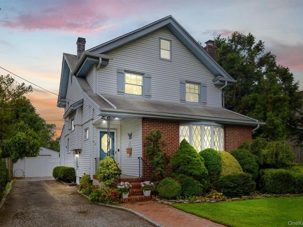 82 Robertson Road, Lynbrook NY 11563